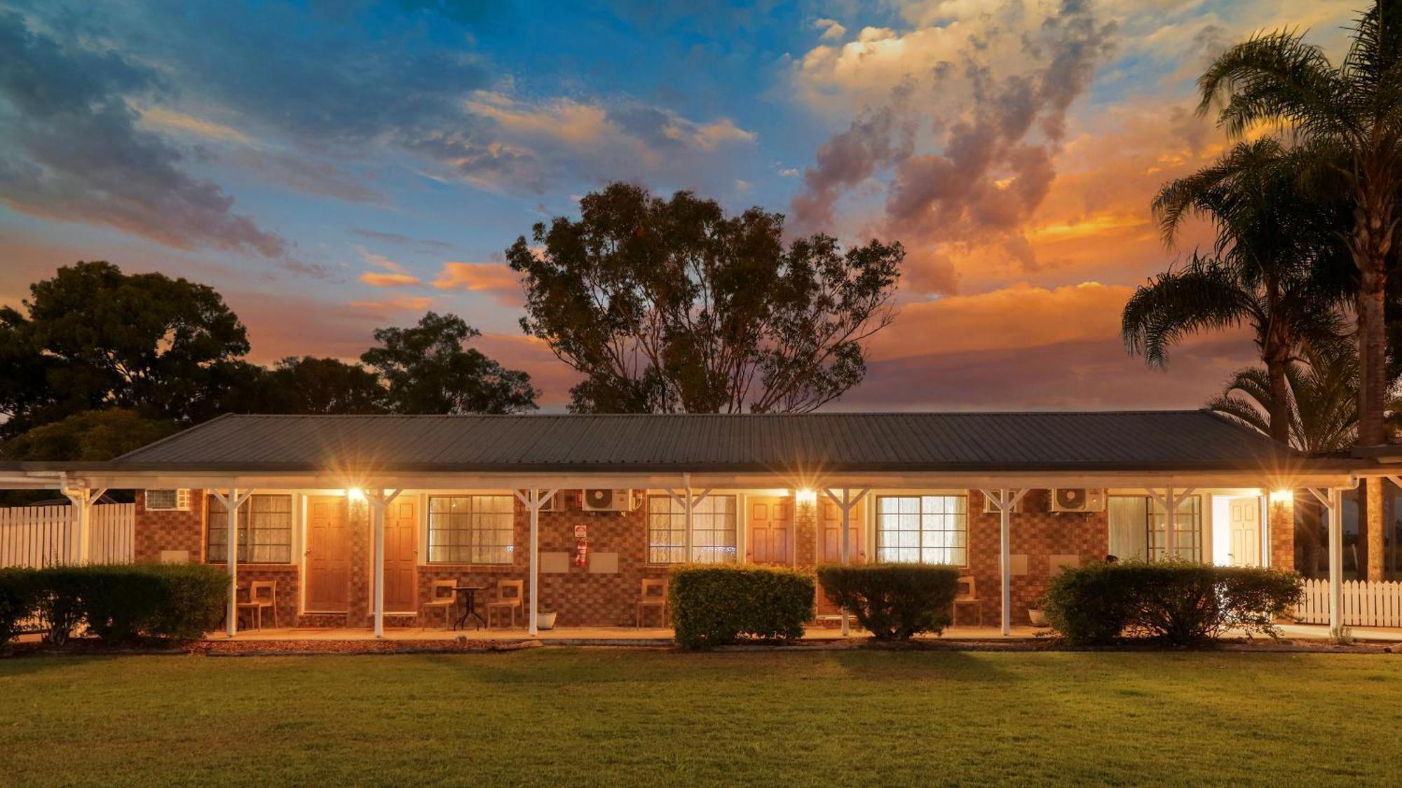 Koorawatha Homestead Motel Bororen Exterior photo